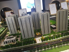 此房是去年刚交的房子,业主比较诚心出售,户型方正