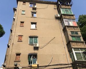 师大南路54号手表厂宿舍(金芯社区) 南北通透,采光好 装修好,环镜优美 近地铁 视野好,诚心出售