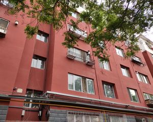 医药公司家属院,中间楼层采光好,院里安静