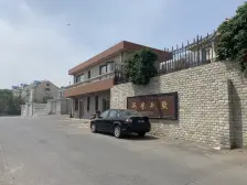 小区里普通住宅产品,一楼*有阳光房,一梯两户