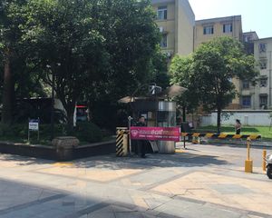 金色屋顶4室2厅南