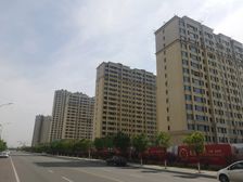大四居带车位看房方便公摊小