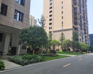 地铁口精装两房次新小区采光通风好