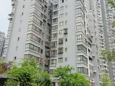 此房户型方正,采光好,轻轨近,出行方便