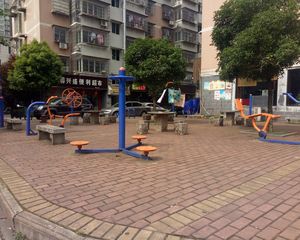6号线正地铁口精装两居朝南保养好好楼层