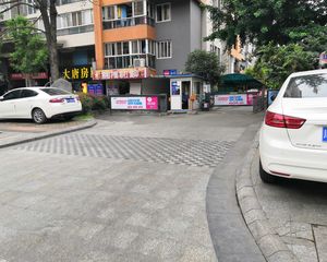 空港小院花语1室1厅东南西