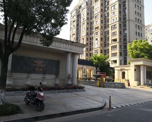区府旁领峰华山顾国和户型好,通透性不错,私密性好,