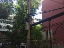 此房唯一商品房,视野宽阔,采光充足,交通便利,双