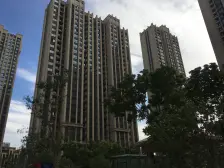 房子采光好,装修过,诚意出售,近地铁