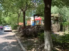 金港花园精装河景联排,户型方正前后大院子,看房方便