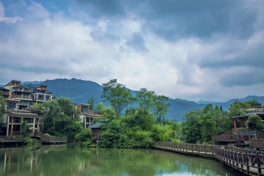 中国眉山七里坪