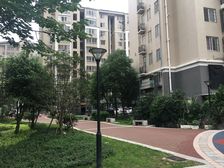 电梯端头户型南北通透格局,采光通风好,间距宽