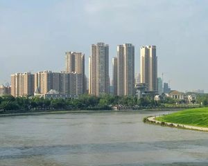 河畔新世界3室1厅西南