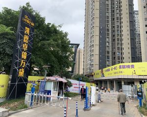 卓锦万黛1室1厅东南南