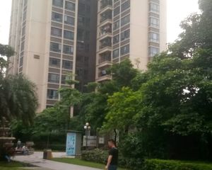 都市华府3室1厅东南