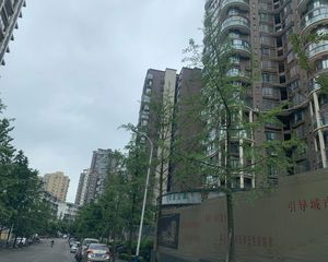 霏红榭4室1厅东北