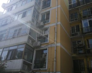 商品房小区,临近地铁,户型南北双通透,全明格局。