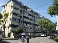 98年商品房,全明三房双院子30平,中间位置,一楼垫高,诚售