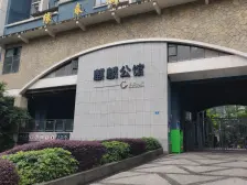九街 精装两房 楼下就是繁华地带 十八学