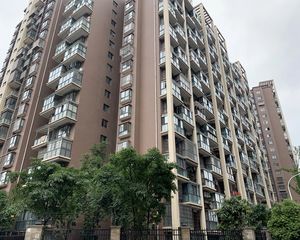 霏红榭1室1厅西南