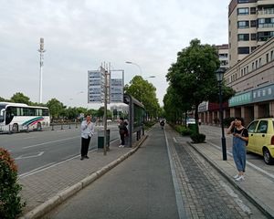 精装修,自住,保养好,户型方正,3房2厅1