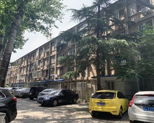 国图对面中关村南大街40号新上3居中间层