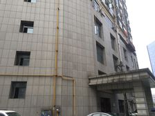 东盈商业广场1室1厅南东南