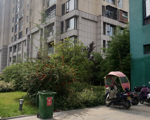 公园旁 地铁口 住家装修 生活交通方便