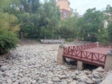 临湖0375一二楼带私家花园268万随出