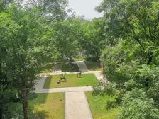 电梯直接入户,装修基本没住人,楼层好,看房方便。