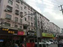 一梯两户,主卧朝南,近商圈,繁华地段