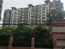 电梯顶复、视野开阔、有大露台、有产权车位