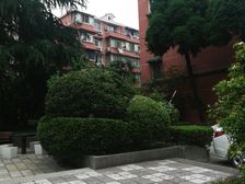 两房朝南,精装修,采光充足,得房率高,小区中心位置,品质小区,南北通透