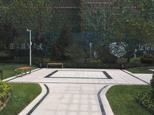 173四居室 中间楼层 交通方便 该小区环境优美