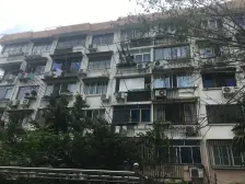 一梯两户,主卧朝南,交通便利,居家装修,诚意出售