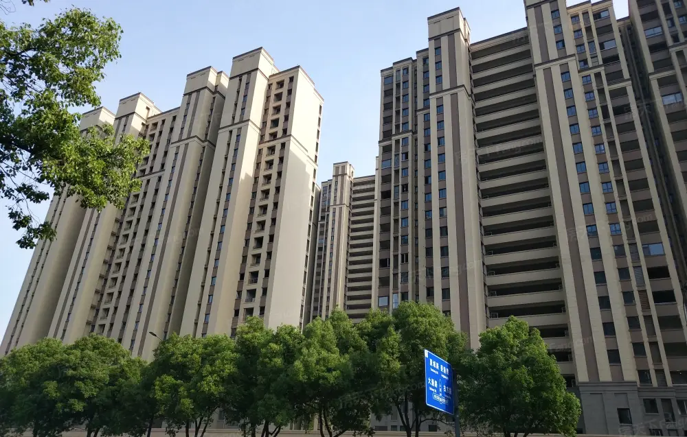 新城郡未来 毛坯电梯花园洋房 四开间朝南双阳台楼层好诚心出售