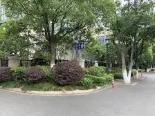 主卧朝南,交通便利,精装好房,电梯房