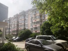 房子满五年,户型优质,看房方便近地铁,精装拎包入住