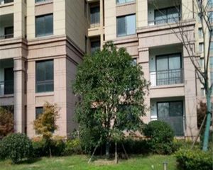 裕嘉小区,高铁站旁,地理位置好,精装小户型。