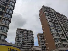 一梯两户满五年,新装修两年,拎包入住,全明户型。