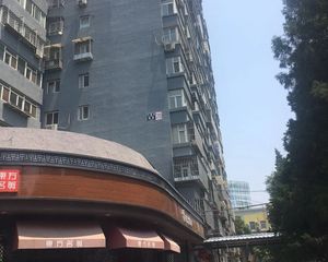 三里屯南路带电梯2居诚意出售