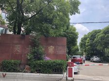 新S商品房,精装修,楼层好,位置佳。