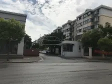 中间楼层,楼前无遮挡,视野开阔,凌空路地铁2号线。