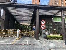 小区中心位置,精装修,近地铁,南北通透,大平层,视野好