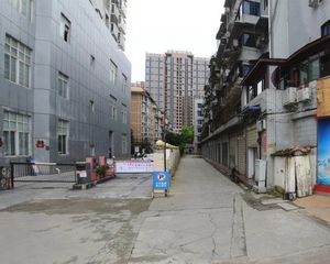 龙泉地税局宿舍4室2厅东南