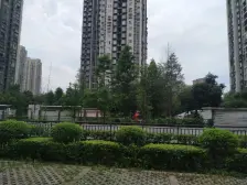 巴国城后门 精装修 小三居 中间楼层 业主诚心出售