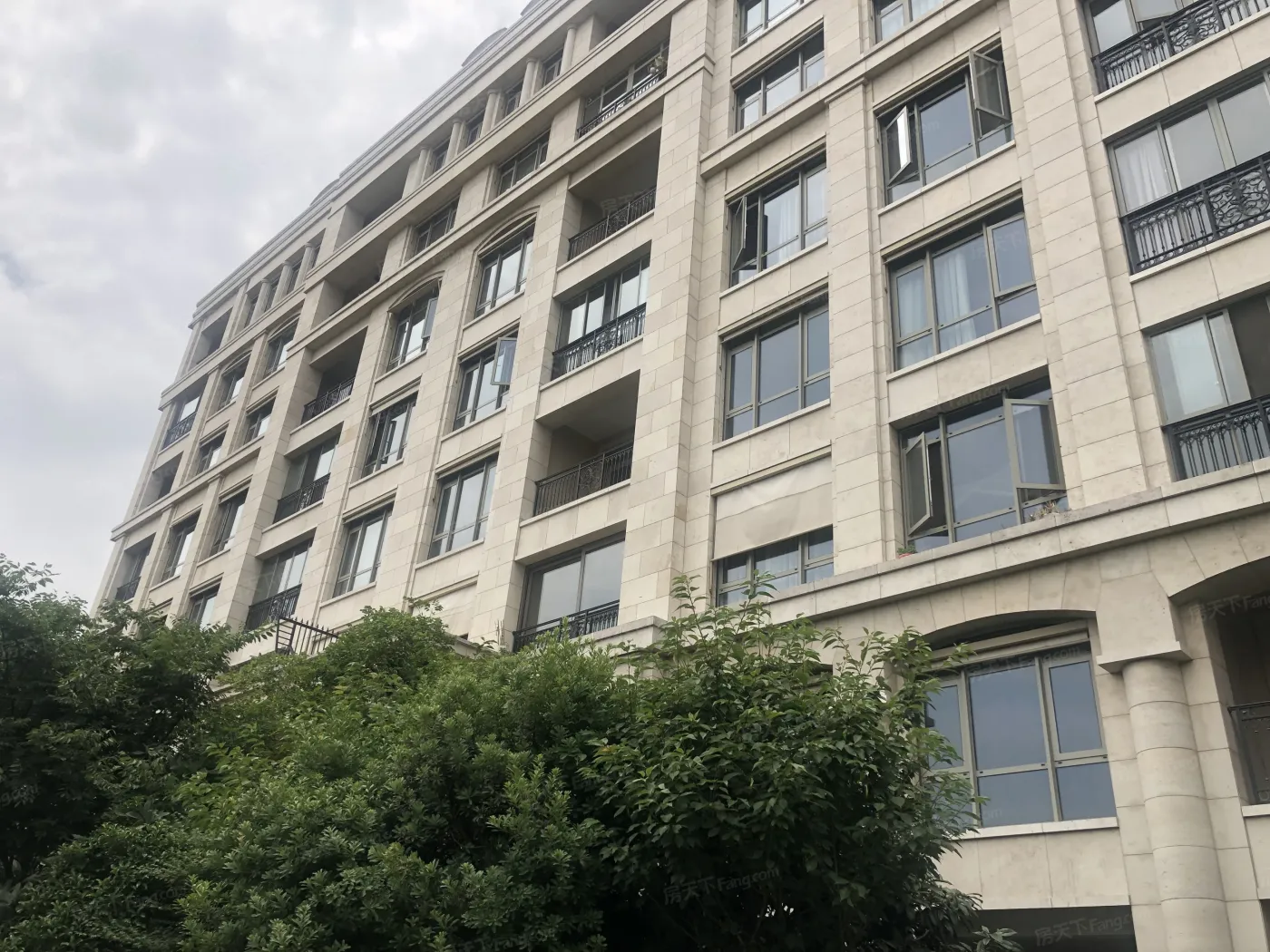 九龙仓国宾山实景图