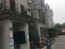 此房满五年,一梯两户,看房方便。