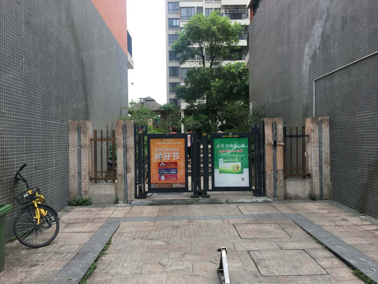 实景图-小区大门