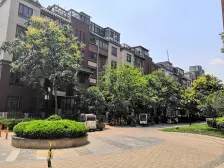 逸品香山精装四房,一梯二户,好楼层采光足。